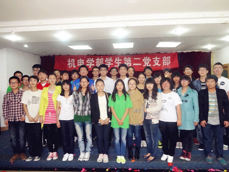 ��ҫ����  �ഺ����