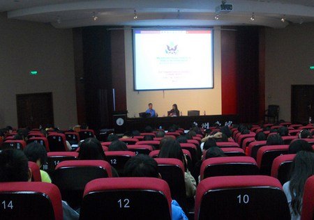 פݸJonathan•AdamsУ