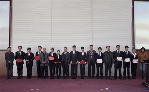 从军训中走来 向着梦想前行从军训中走来 向着梦想前行