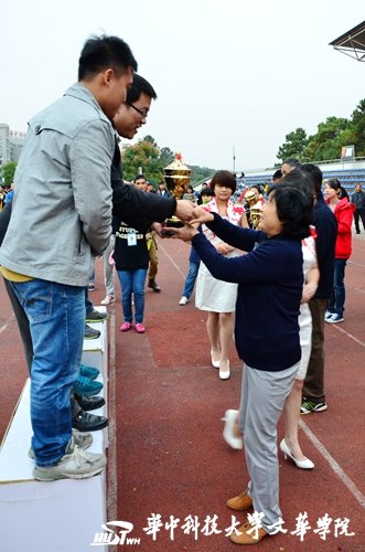 【运动会】华中科技大学文华学院第九届大学生运动会闭幕 经管学部获得团体总冠军
