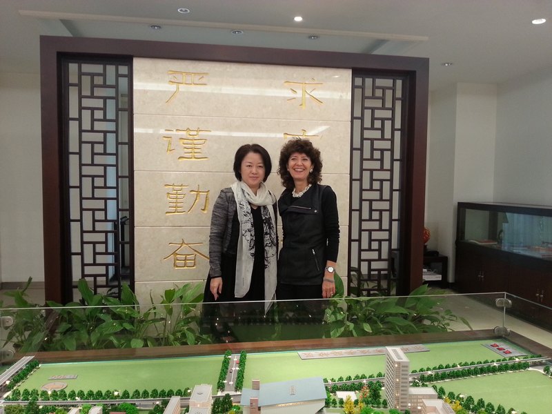 纽约帕森斯设计学院克拉克教授来校演讲(图)