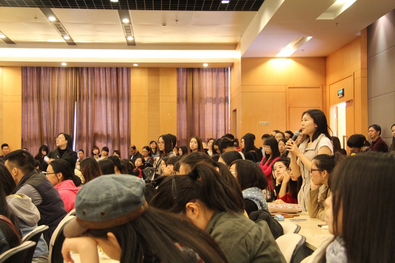 纽约帕森斯设计学院克拉克教授来校演讲(图)