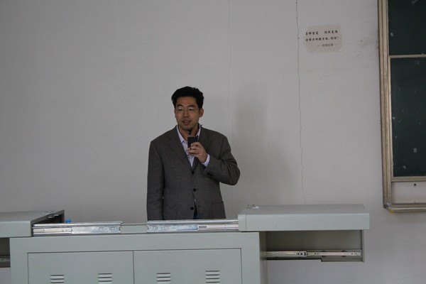 四川大学韩海军博士来武汉工程大学作学术报告