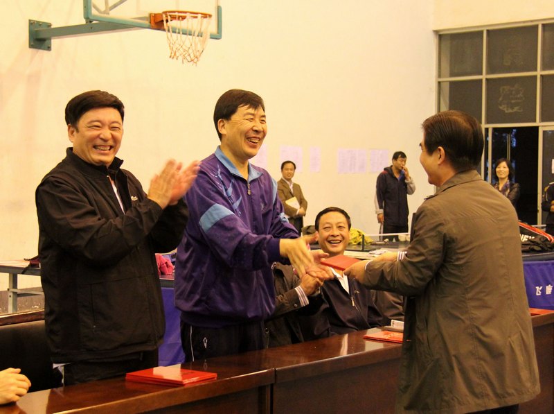 许昌学院第二届“活力杯”职工羽毛球比赛胜利闭幕