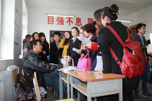 中药学院举办2014届毕业生招聘会中药学院举办2014届毕业生招聘会