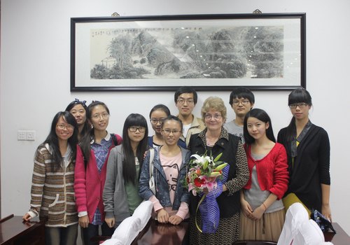 美国教育专家CarolynPopeEdwards来校作学术讲座