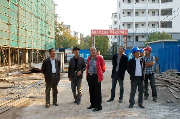 胡家俊带队督查学校在建项目安全文明施工