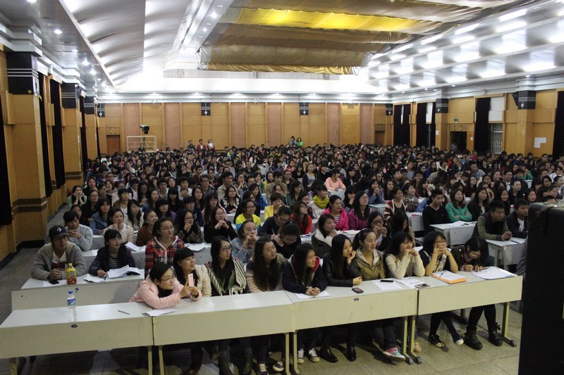 “百名名家进校园”就业指导系列讲座 ——《我的大学我的人生我的梦》