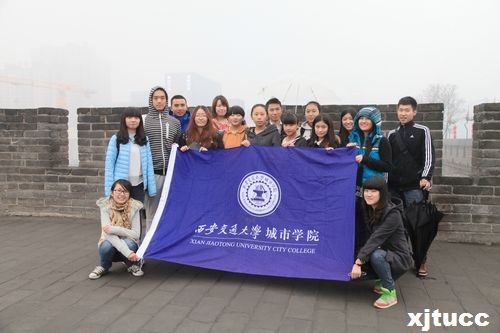 西安交通大学城市学院院团委传媒中心记者受邀参与陕西校媒走城墙系列活动