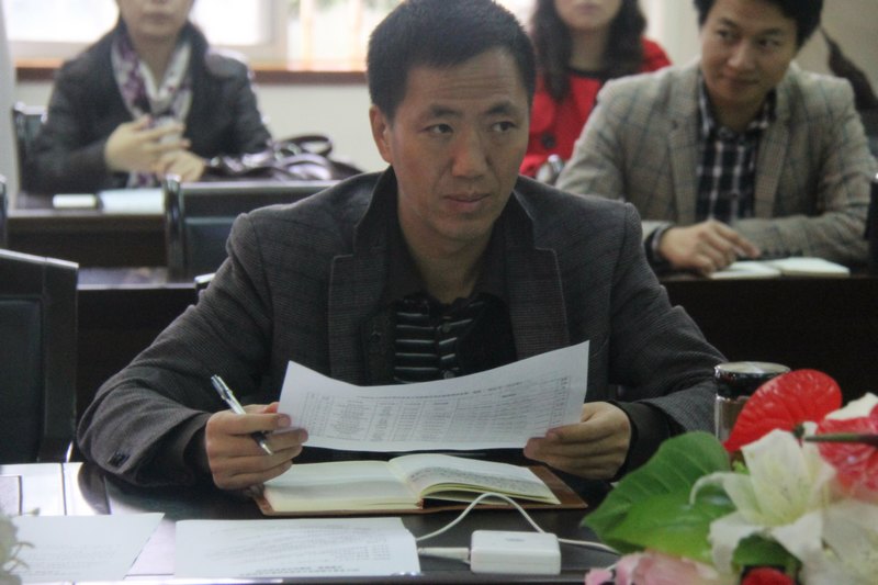 云南师范大学商学院召开2013年重点课程建设中期检查、结题及评审会