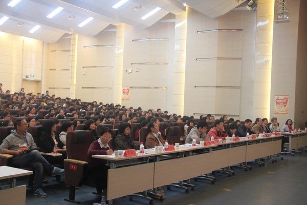 “外研社杯”全国大学生英语演讲比赛在武汉工程大学举行