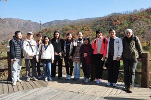 山东旅游职业学院2013年外教联谊会“秋游九如山”活动成功举办