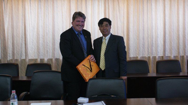 英国安格利亚鲁斯金大学代表团来访湖北工业大学
