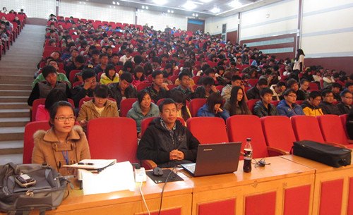 燕山大学里仁学院公寓党工委举办学生生活安全教育报告会
