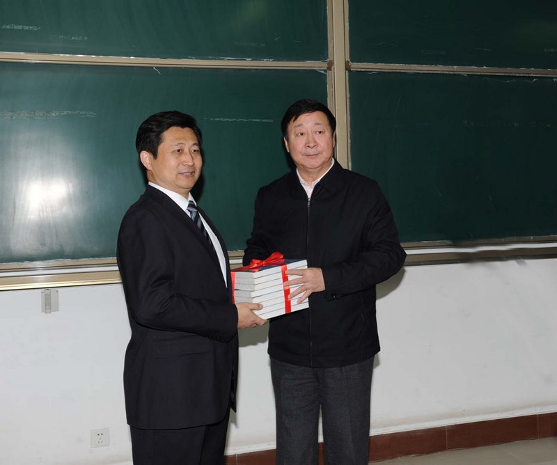 国家安监总局副局长杨元元来校视察