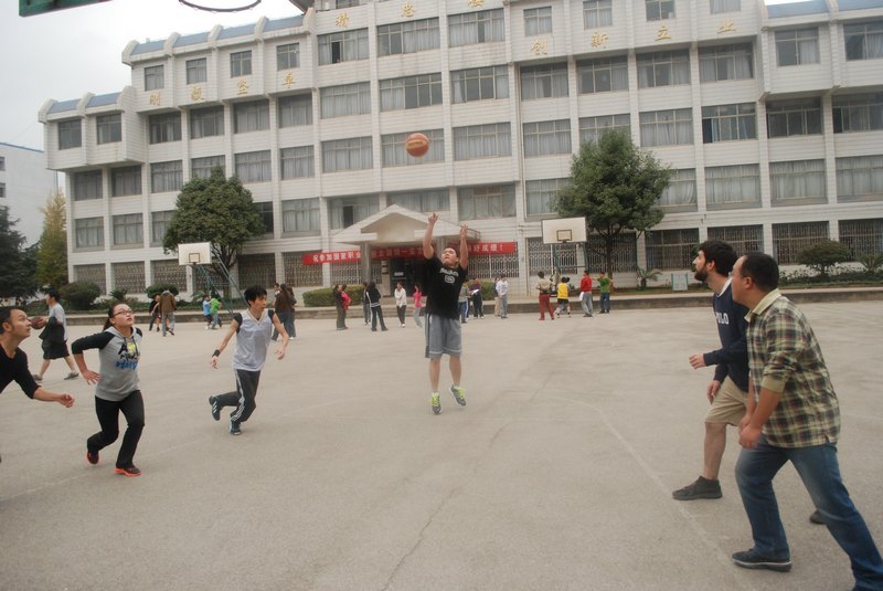 云南师范大学商学院工会举行趣味运动会