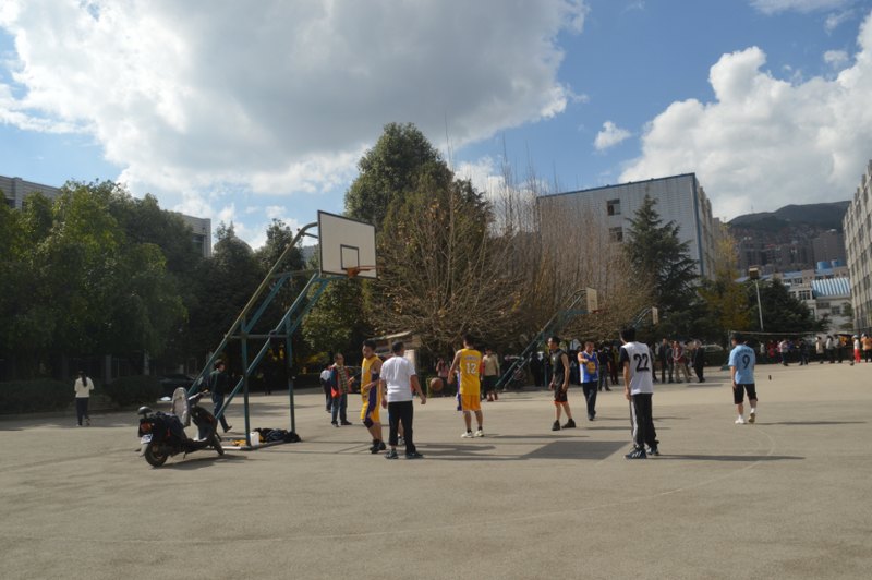 云南师范大学商学院工会举行趣味运动会