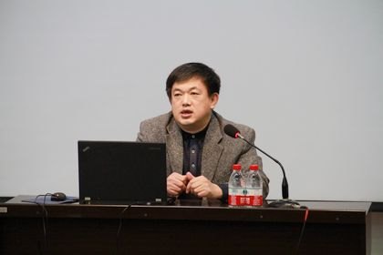 学校举行中层干部培训报告会
