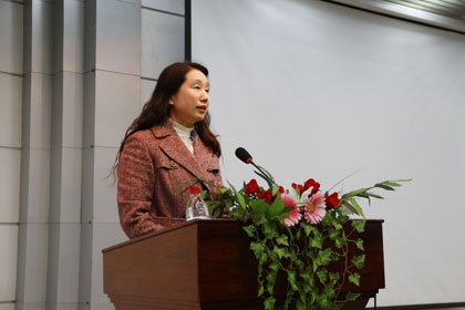 学校举行中层干部培训报告会