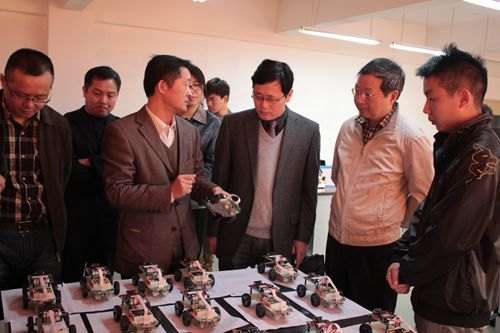 龚发云考察指导商贸学院项目式教学改革工作