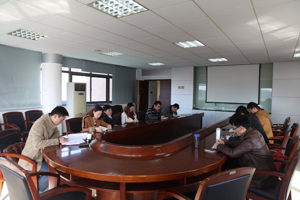 学工团委党支部组织党员学习党的十八届三中全会精神