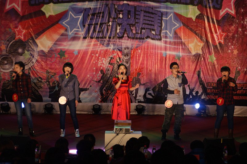 校园歌手大赛 唱响青春风采