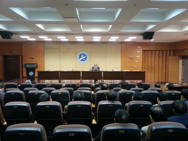 学校召开党的群众路线教育实践活动专题民主生活会情况通报会