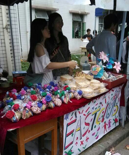 外教Nancy Lois积极营造校园英语学习氛围