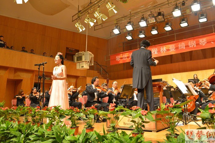 《南京晨报》南艺16岁小丫程林蔓绮 举办个人钢琴音乐会