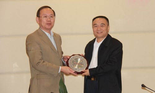 杨海涛书记率队到源城区走访校友