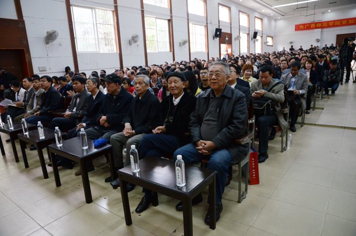 ��60����У��ר�⡿��Уͬ����ʮ����  ����һ�ù���ʢ�䡪������ʦ��ѧԺ���н�У60������ף���