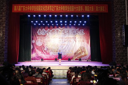 㶫רѧУ԰ʮ֡赸Բ