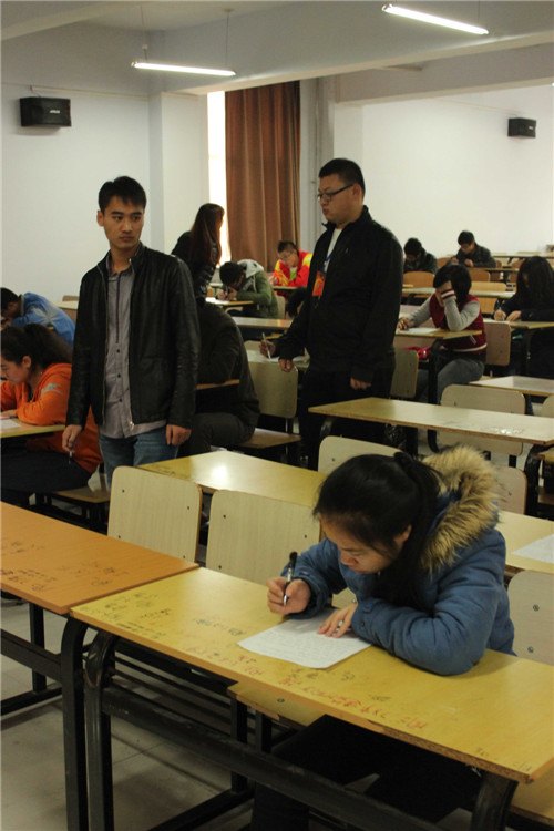 管理学院分团委举办英语写作大赛