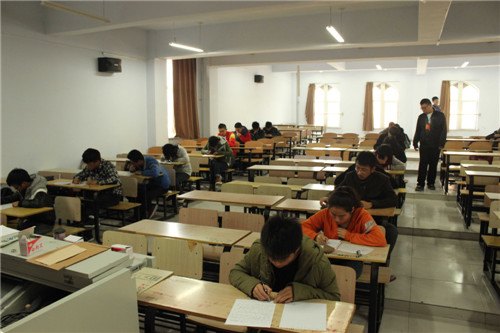 管理学院分团委举办英语写作大赛