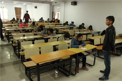 管理学院分团委举办英语写作大赛