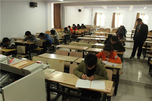 管理学院分团委举办英语写作大赛