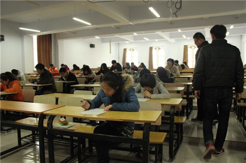 管理学院分团委举办英语写作大赛