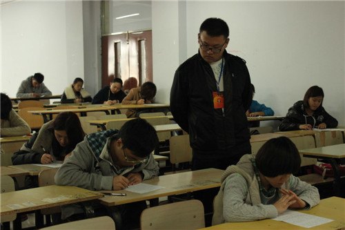 管理学院分团委举办英语写作大赛