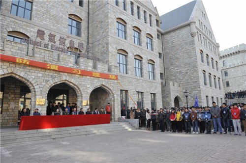 长春建筑学院举办“认识火灾 学会逃生”消防演练活动