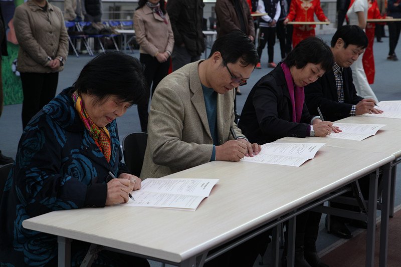 东华大学与闸北区共建校园足球联盟