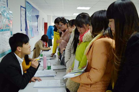 南京理工大学泰州科技学院举办2014届毕业生首场招聘会