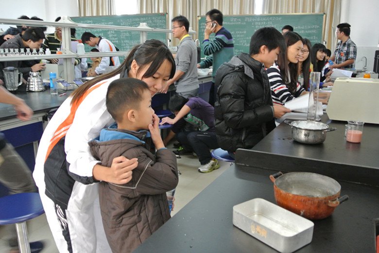 㶫ʯͻѧԺɹٰ조Ĺ ɳذضͯ־л