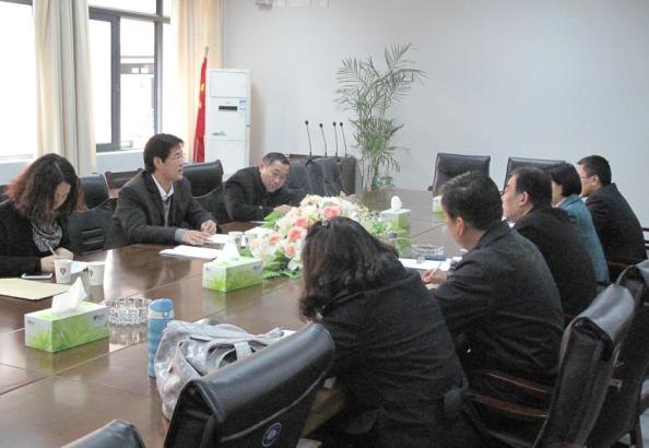 国际学院召开党的群众路线教育实践活动民主生活会