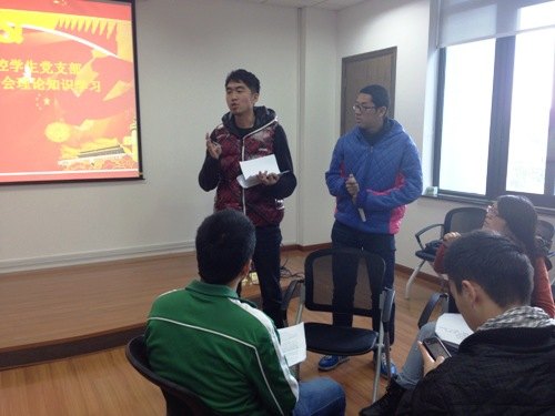 自动化学院2011级测控学生党支部学习十八届三中全会报告