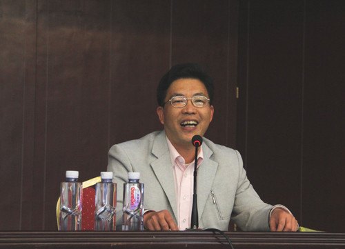 扎根山区倾心教育 “全国模范教师”廖统生作校友报告会