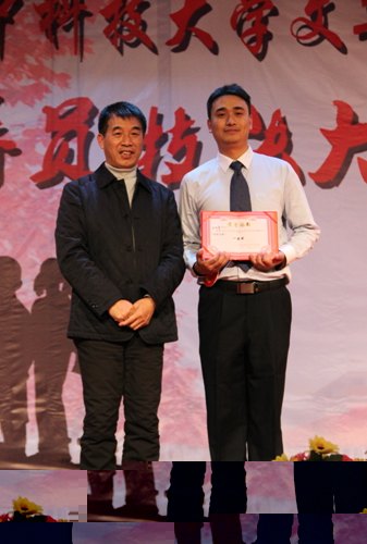 文华学院举办辅�?员技能大�?提升辅�?员专业技�?