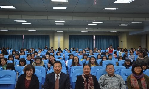 【一面旗帜】市外事侨务局副局长史景顺校友为外语系师生作报告