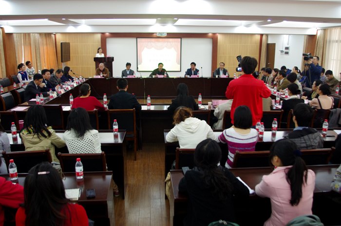 新闻传播学院举办“新时代媒体和媒体人”专家座谈会