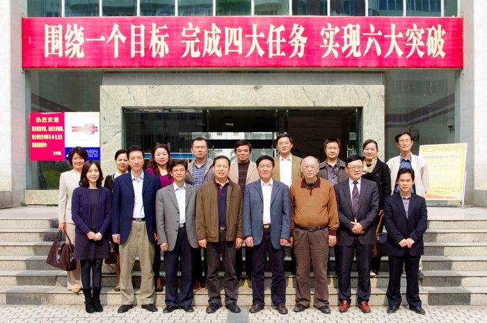 新闻传播学院举办“新时代媒体和媒体人”专家座谈会