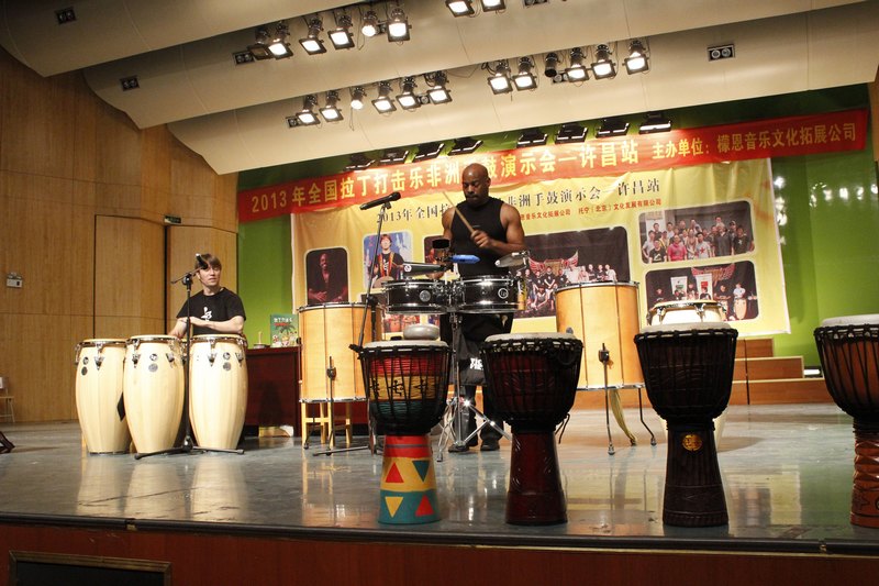 世界著名打击乐大师罗恩来许昌学院现场演出